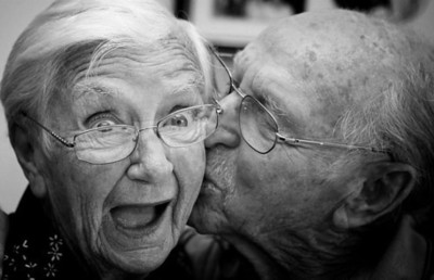 An old couple in love